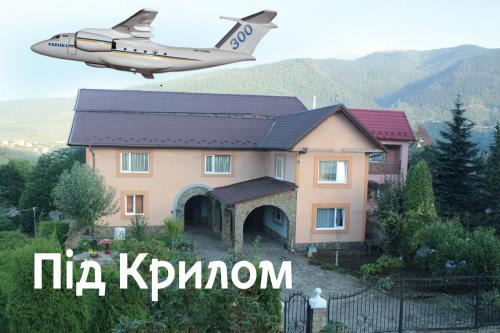 Palyanytsya Cabin | Кімната з диваном