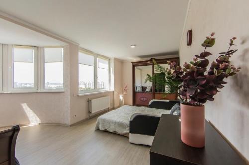 Dniprovs'kyi District Apartment | Подобово Квартира супервидова ТЦ Проспект МВЦ Серце поряд метро Чернігівська Дарниця