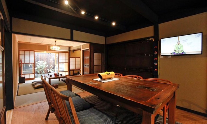 Shimogyo Villa | 京町家の宿 三石