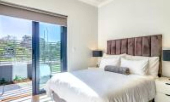 Claremont Apartment | #001 Newlands Peak Elegance