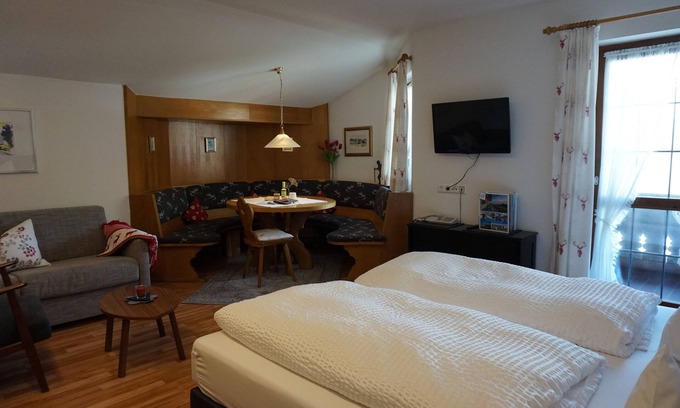 Reit im Winkl Apartment | (08) Ein-Raum-Ferienwohnung 33qm, Dusche/WC, Koschnische, Balkon
