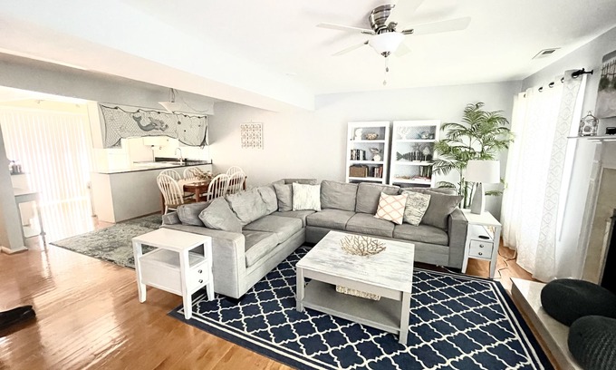 Northeast Virginia Beach Condo | 1-1/2 Blks from Beach/Great Location/Luxury Condo/Private Garage NEPTUNE'S NOOK