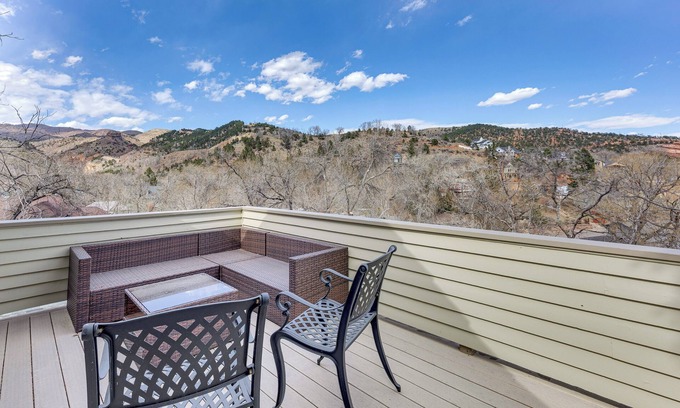 Manitou Springs Historic District House | 1/2 Mi to Dtwn Manitou Springs: Mtn-View Haven!