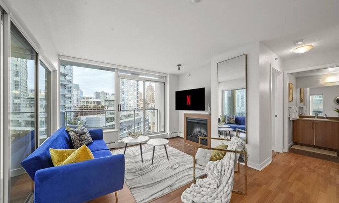 Crosstown Condo | 1.5 Bedroom Condo DT, Sleeps 5, Amenities+Parking