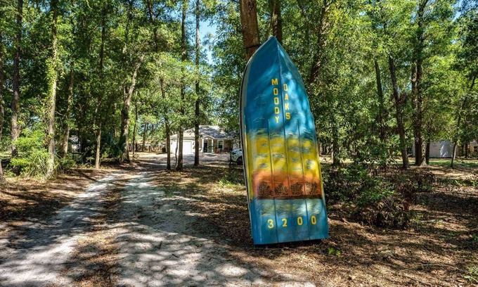 Lakeside House | 1 Acre |Dogs Ok |Firepit |Level 2 EV Charger |Book Moody Woods Next Door for More