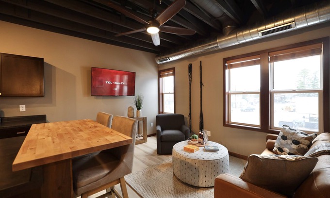 Minocqua Condo | 1 BDRM Downtown Minocqua! Perfect for couples or work trips!