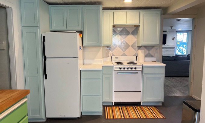 North End Apartment | 1 Bdrm; Walk to beach; Under 2 miles to hospitals, universities & downtown