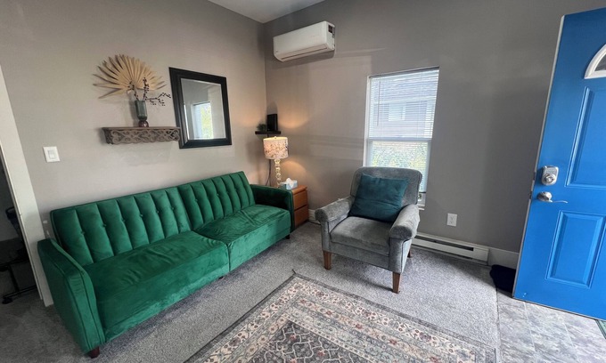 Cedar Rapids Apartment | 1 Bed 1 Bath Cozy Apartment NE CR Close to Coe College and Mt. Mercy University
