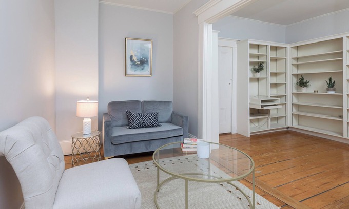 Boston Apartment | 1 Bed + Office Duplex Located a short Walk in Ideal Location!