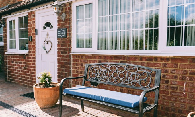 East Dereham Apartment | 1 Bed, Sleeps 3, Free Parking, Pets Allowed
