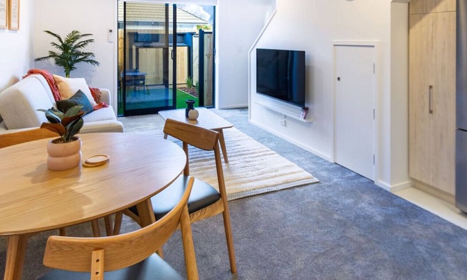 Papanui House | 1 Bedroom 1 Bath Executive Escape Northlands Mall