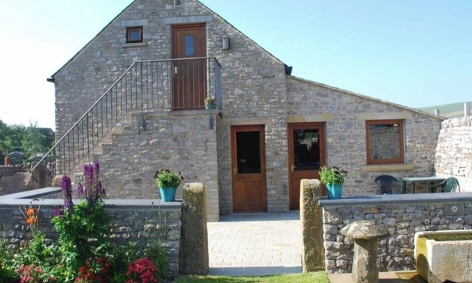 Peak District Apartment | 1 Bedroom, 1 Bathroom Apartment with Parking.