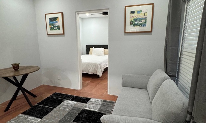 St. George's Apartment | 1 Bedroom - 5 mins from city of Hamilton