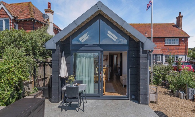 South Hayling Cottage | 1 bedroom accommodation in Hayling Island