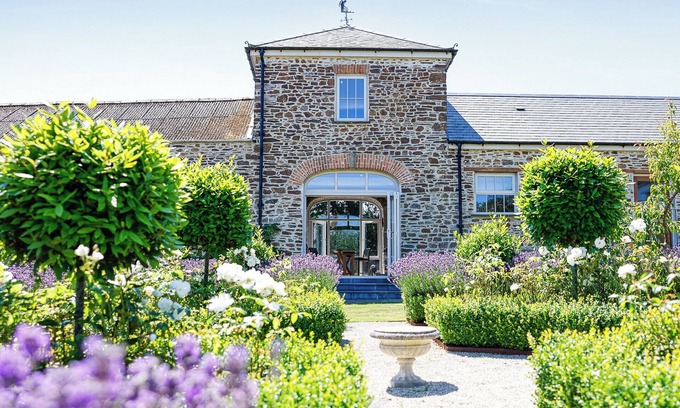 Haverfordwest Cottage | 1 bedroom accommodation in Dreenhill, near Haverfordwest