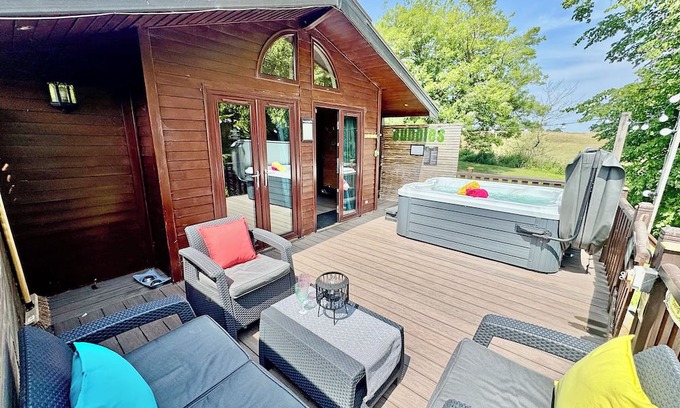 Raywell Ski Chalet | 1 bedroom accommodation in Raywell, Beverley