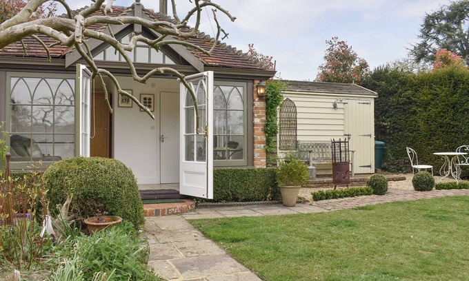 Pulborough Cottage | 1 bedroom accommodation in Fittleworth, near Chichester
