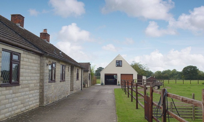 Trowbridge Cottage | 1 bedroom accommodation in Marshfield, near Bath
