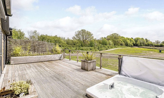 Congleton Ski Chalet | 1 bedroom accommodation in Eaton, Congleton