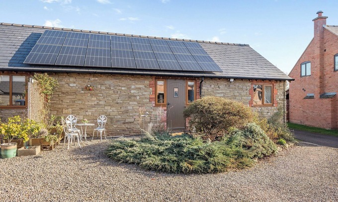 Lugwardine Cottage | 1 bedroom accommodation in Lugg Bridge, near Hereford