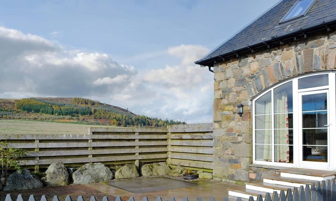 Murthly Cottage | 1 bedroom accommodation in Waterloo