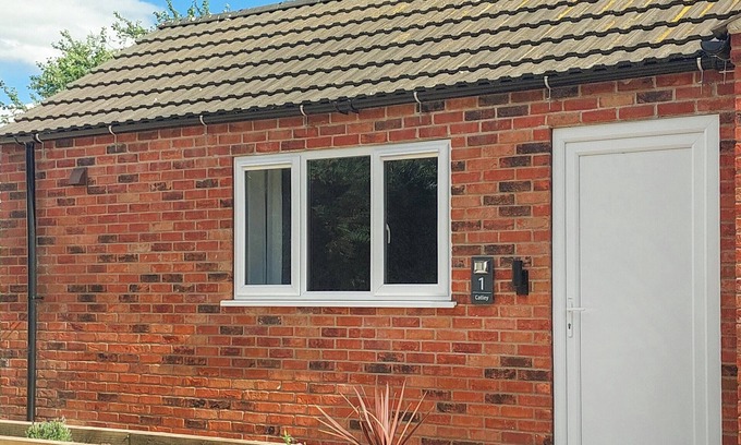 Lincoln Cottage | 1 bedroom accommodation in Walcott