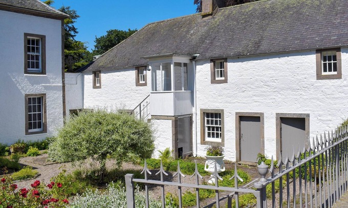 Forfar Cottage | 1 bedroom accommodation in Pitscandly, near Forfar