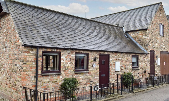 Goole Cottage | 1 bedroom accommodation in Howden, near Goole
