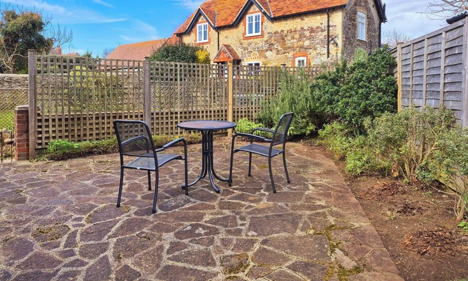 Newport Cottage | 1 bedroom accommodation in Brook, near Brighstone