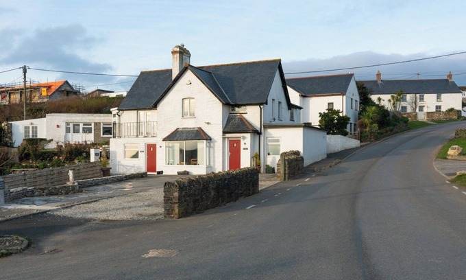 Trenance Cottage | 1 bedroom accommodation in Mawgan Porth, near Newquay