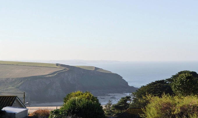 Trenance Cottage | 1 bedroom accommodation in Mawgan Porth, near Newquay