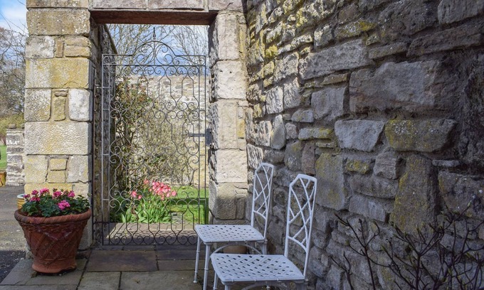 Perth Cottage | 1 bedroom accommodation in Dunning, near Perth