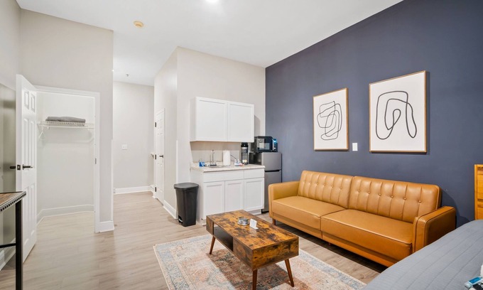 Grand Bay Apartment | 1 Bedroom Apartment at Oak + Fountain - #6