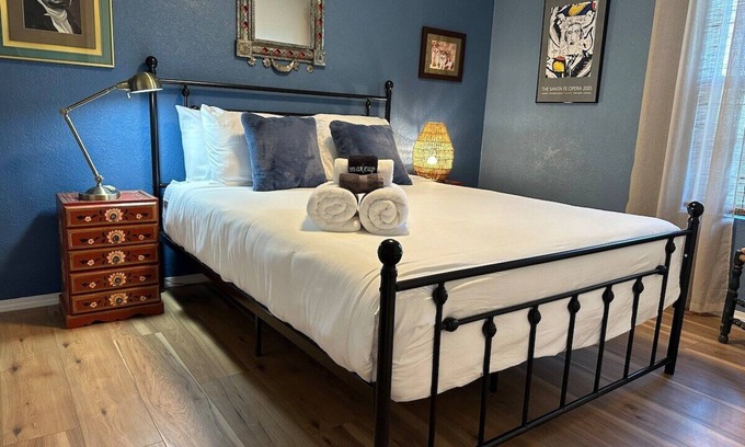 Nob Hill Apartment | 1 Bedroom apartment w/Balcony