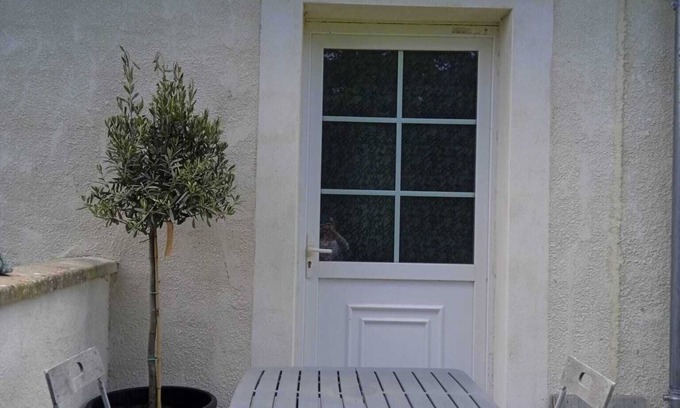 Thorigny-sur-Oreuse Bed & Breakfast | 1 Bedroom Bed & breakfast in THORIGNY-SUR-OREUSE