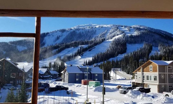Okanagan-Similkameen Condo | 1 bedroom condo w/PRIVATE hot tub & INCREDIBLE mountain views!