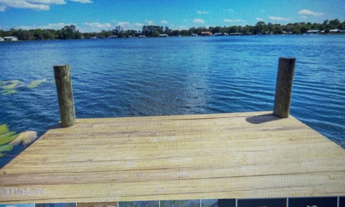 Interlachen Cottage | 1 bedroom Cozy Cottage on the Lake with your own private dock to fish and swim!