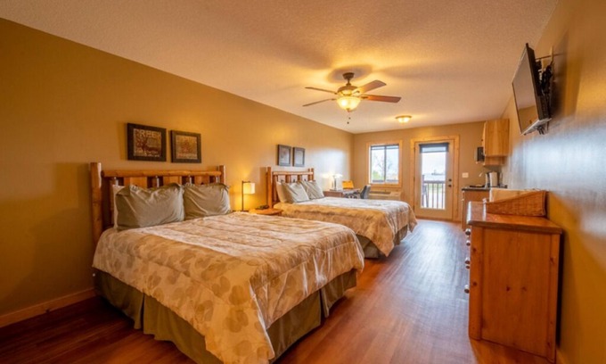 Isle Resort | 1-bedroom double queen hotel Cabin 13, overlooking Mille Lacs Lake