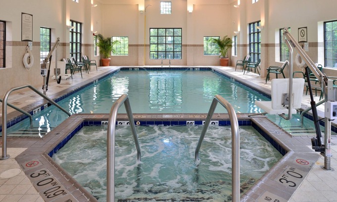 Chesapeake Apartment | 1 Bedroom | Free Breakfast. Indoor Pool & Hot Tub