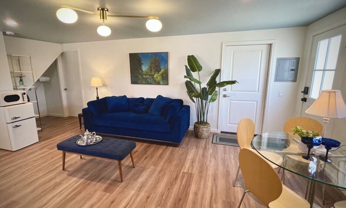 Cal Young House | 1 bedroom Guesthouse near stadium