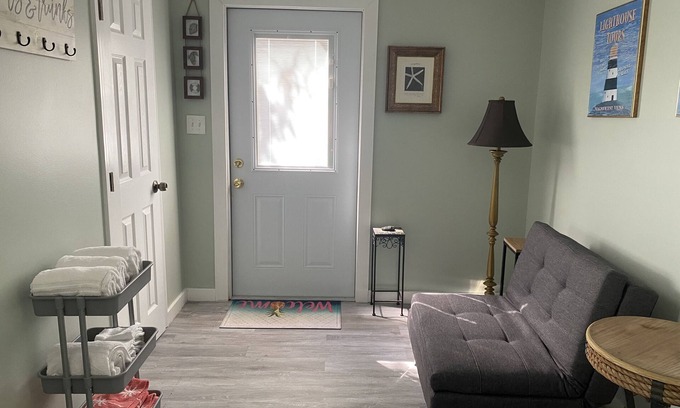Lake Worth Corridor Cottage | 1 Bedroom House,Fenced Backyard, Private Patio, Firepit, Grill, Driveway Parking