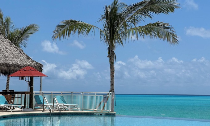 South Bimini Condo | 1 bedroom+loft with 2 full bath steps from the beach, Infinity pool and Tiki bar
