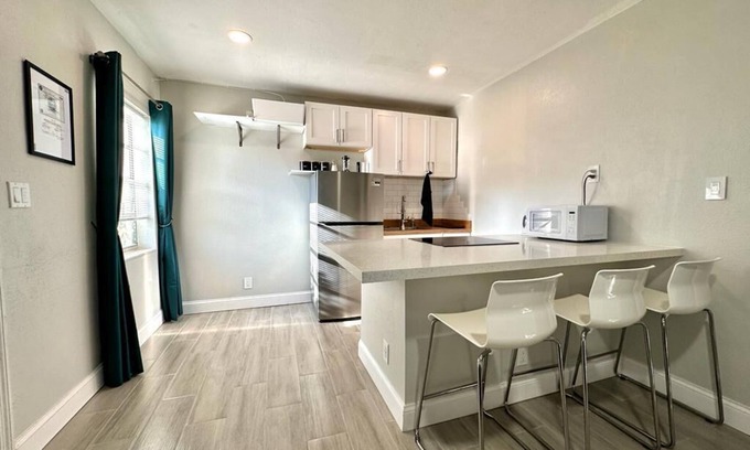 River Oaks Apartment | 1-bedroom n Fort Lauderdale w/FREE Parking,Kitchen,Patio-8mins to FLL Airport @2