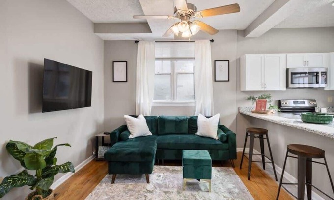 Italian Village Apartment | 1 Bedroom Near Short North
