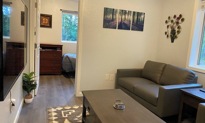 Wasilla House | 1 BEDROOM, PRIVATE QUIET COTTAGE NEAR 2 LAKES