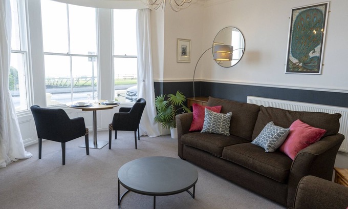 Scarborough Apartment | 1 Bedroom Sea View Apartment