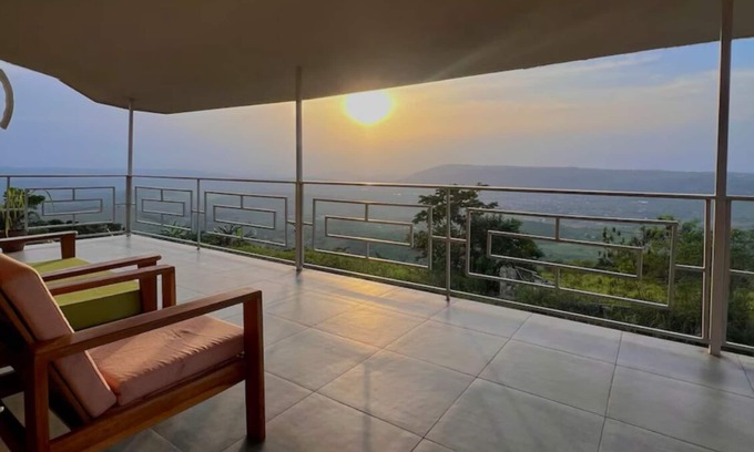 Nungua Apartment | 1 Bedroom Sunset & Mountain View Chalet in Aburi