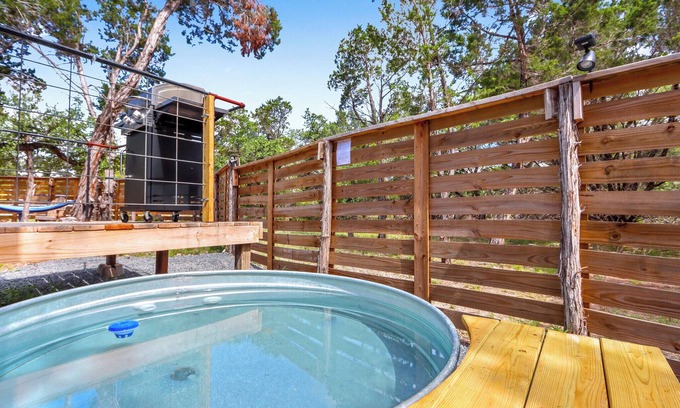 Driftwood House | 1 Bedroom Tiny House i Cowboy pool