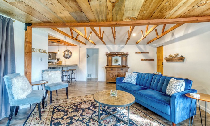 Larkspur House | #1 Bend Retreat! Near All! Kid and Pet Friendly!