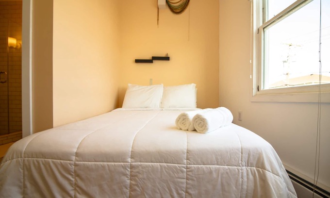 Holland House | 1 BLK from the Beach! The High Tide Studio #7